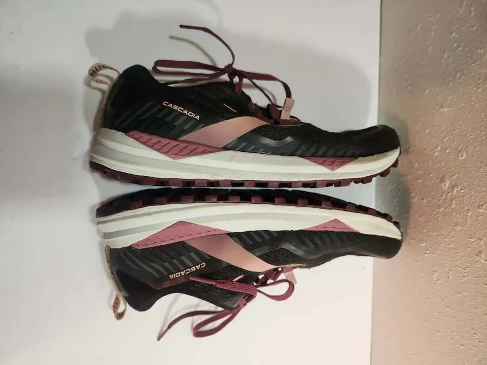 Brooks Cascadia 15 Size 9 Wide womens Black Pink Trail Running Shoes